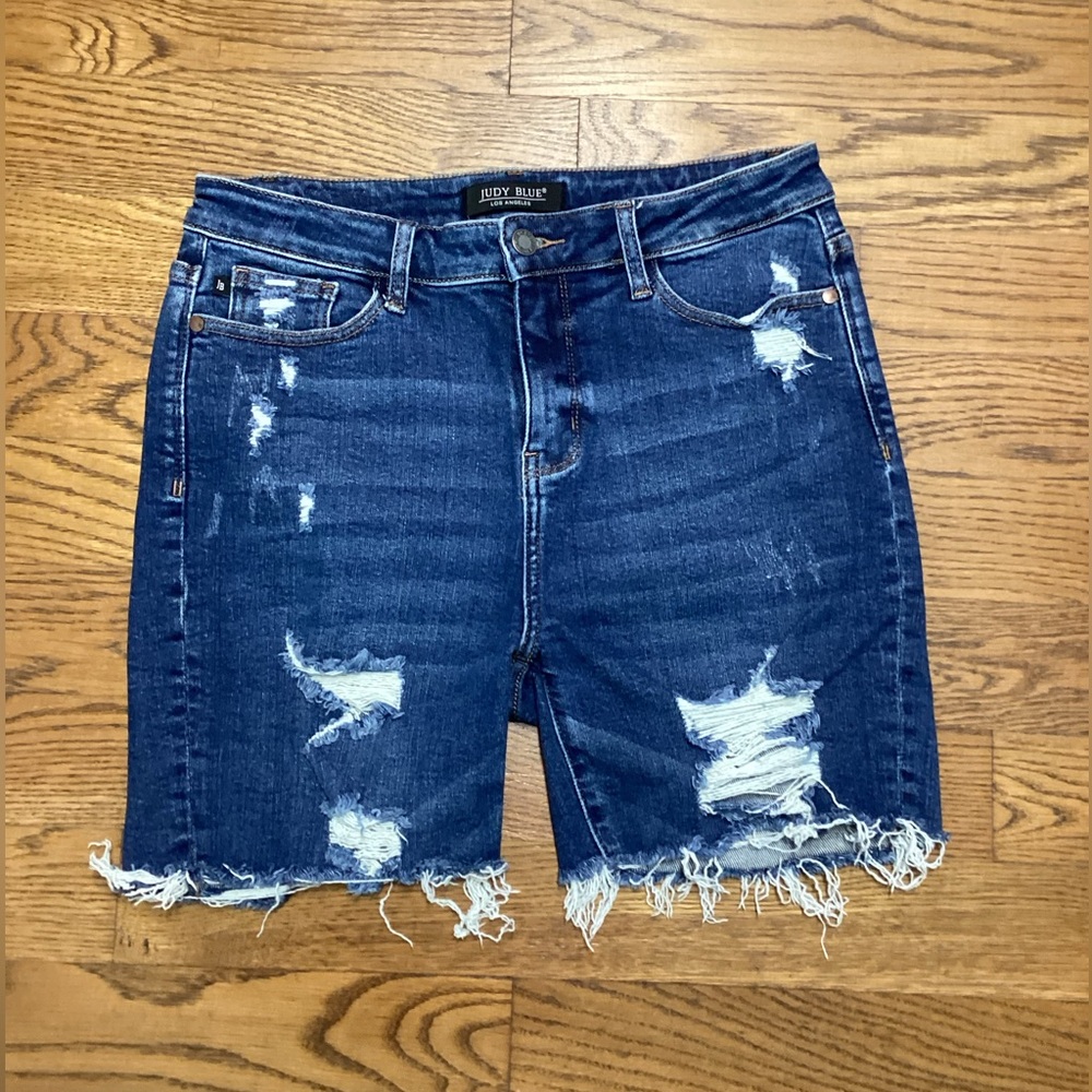 Judy Blue mid rise Denim shorts. Style 150045. Size Large